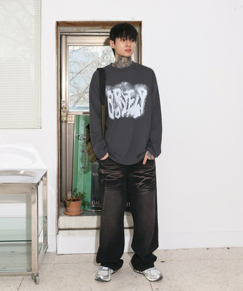 FOLLOWIN（フォロウィン）の「[UNISEX]ビンテージオーバーフィットレタリングスプレープリントロングティー（Tシャツ/カットソー・レディース・ホワイト/チャコール/ライトベージュ/ブラック・FREE）」の18枚目の写真
