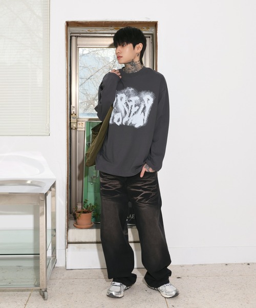 FOLLOWIN（フォロウィン）の「[UNISEX]ビンテージオーバーフィットレタリングスプレープリントロングティー（Tシャツ/カットソー・レディース・ホワイト/チャコール/ライトベージュ/ブラック・FREE）」の19枚目の写真