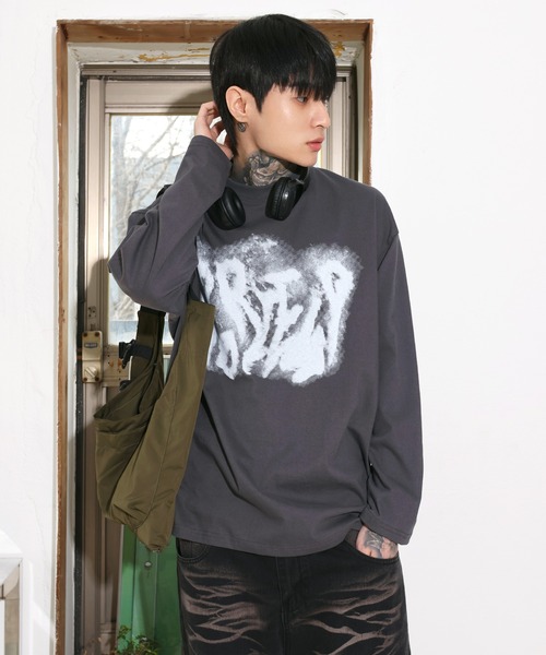 FOLLOWIN（フォロウィン）の「[UNISEX]ビンテージオーバーフィットレタリングスプレープリントロングティー（Tシャツ/カットソー・レディース・ホワイト/チャコール/ライトベージュ/ブラック・FREE）」の21枚目の写真