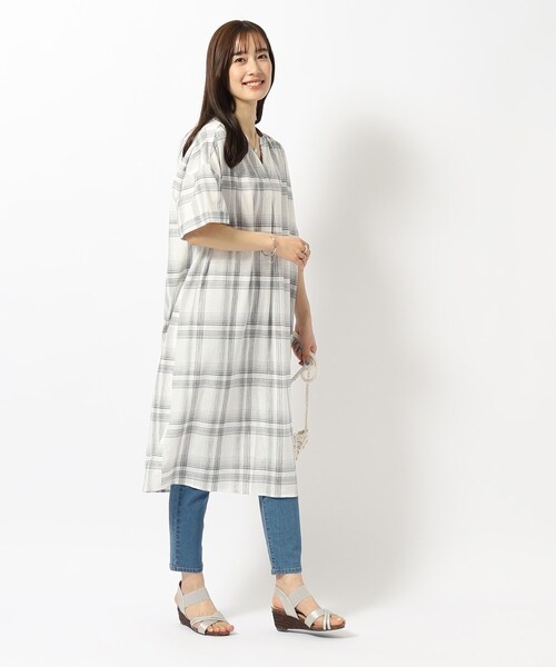 SHOO・LA・RUE（シューラルー）の「◆【UV/抗菌防臭】ゆる さら ふわり フレンチリネンブレンドワンピース（ワンピース・レディース・ベージュ/ブラック/レッド系1/ホワイト系2/ブルー系その他4・00）」の20枚目の写真