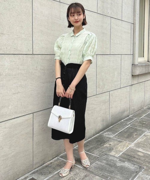 an another angelus（アンアナザーアンジェラス）の「ラインストーン釦シャーリングブラウス/ananotherangelus（シャツ/ブラウス・レディース・オフホワイト/ライトグリーン・FREE）」の15枚目の写真