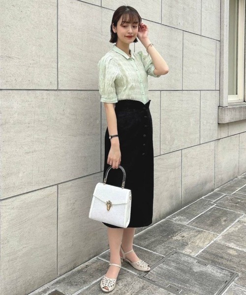 an another angelus（アンアナザーアンジェラス）の「ラインストーン釦シャーリングブラウス/ananotherangelus（シャツ/ブラウス・レディース・オフホワイト/ライトグリーン・FREE）」の16枚目の写真