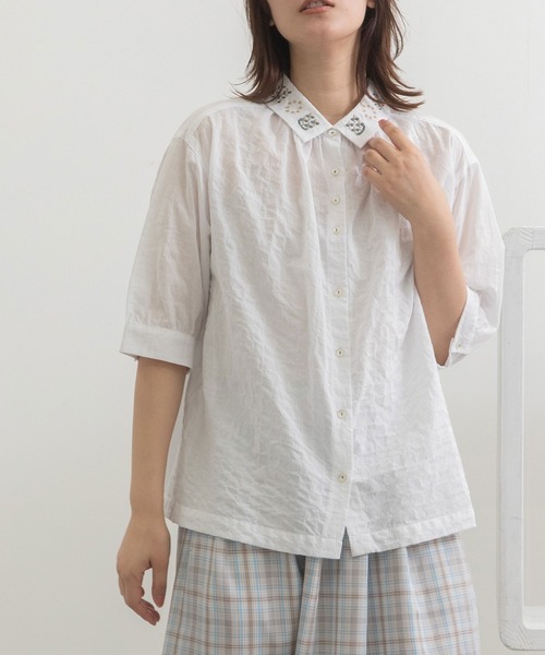 POU DOU DOU(プードゥドゥ)の「ボタニカル刺繍衿ブラウス(シャツ/ブラウス・レディース・オフホワイト/ミント/スミクロ・3)」の1枚目の写真