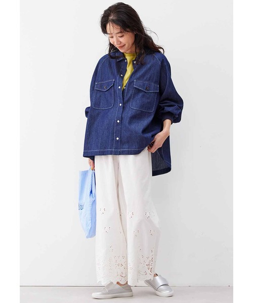 Live in comfort（リブインコンフォート）の「リブ　イン　コンフォート　ばさっとはおれる　軽やかコットンシャツジャケット（シャツ/ブラウス・レディース・インディゴブルー/オフホワイト/ブラック系その他・LARGE/MEDIUM/X-LARGE/SMALL/XX-LARGE/XXX-LARGE）」の6枚目の写真