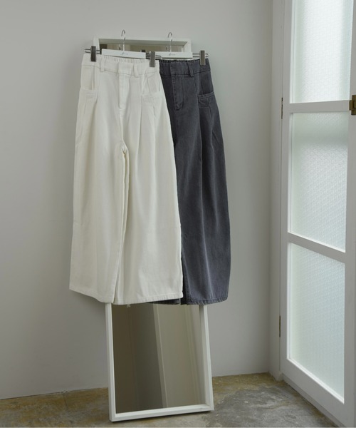 Amiur(エミレ)の「tuck wide denim pants / タックワイドデニムパンツ(デニムパンツ・レディース・ブラック/オフホワイト・FREE)」の13枚目の写真