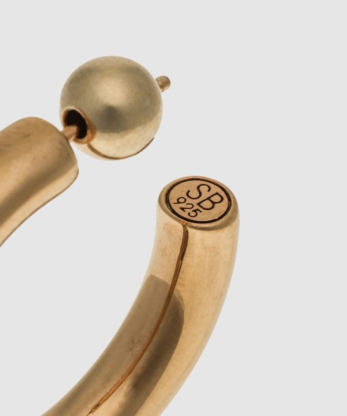 SOPHIE BUHAI（ソフィーブハイ）の「Gold Small Everyday Hoops（ピアス（両耳用）・レディース・ゴールド・ONESIZE）」の2枚目の写真