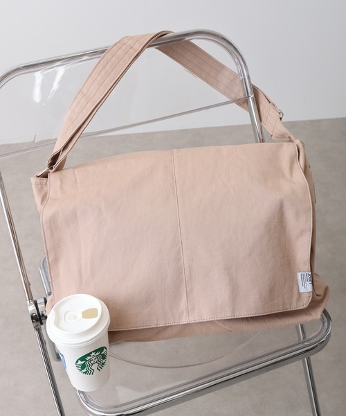 Jouet(ジョエット)の「JOUET センターステッチフラップショルダーバッグ(ショルダーバッグ・メンズ・ベージュ/アイボリー/ブラック/ブルー・FREE)」の3枚目の写真