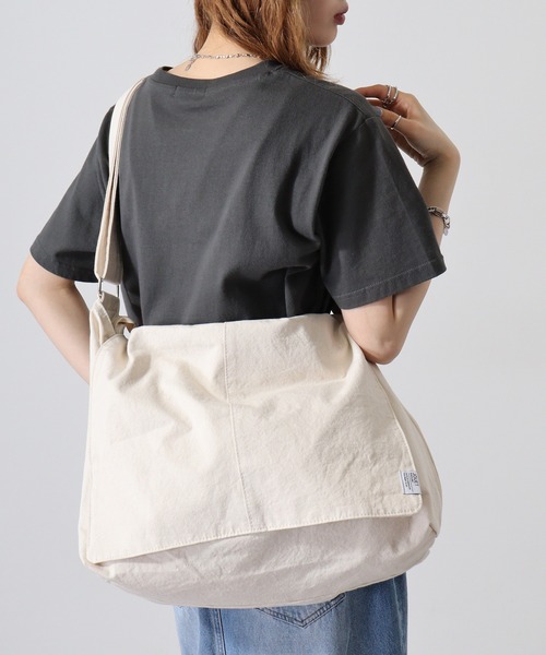 Jouet(ジョエット)の「JOUET センターステッチフラップショルダーバッグ(ショルダーバッグ・メンズ・ベージュ/アイボリー/ブラック/ブルー・FREE)」の20枚目の写真