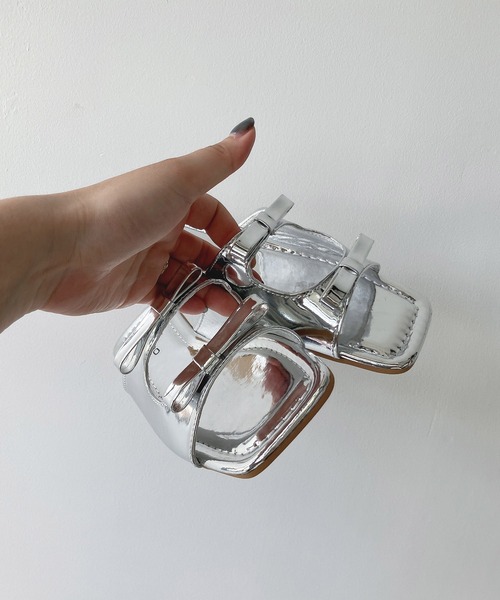 AS KNOW AS plus(アズノゥアズプラス)の「スクエアダブルリボンフラットサンダル【ZOZOTOWN限定アイテム】(サンダル・レディース・ブラック/ピンク/シルバー・M/L)」の4枚目の写真