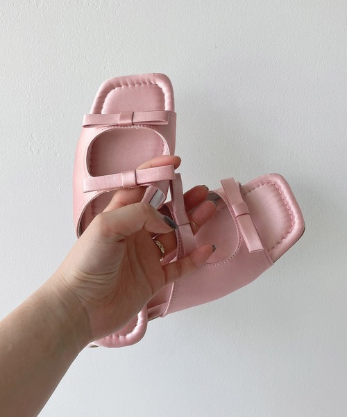 AS KNOW AS plus(アズノゥアズプラス)の「スクエアダブルリボンフラットサンダル【ZOZOTOWN限定アイテム】(サンダル・レディース・ブラック/ピンク/シルバー・M/L)」の18枚目の写真