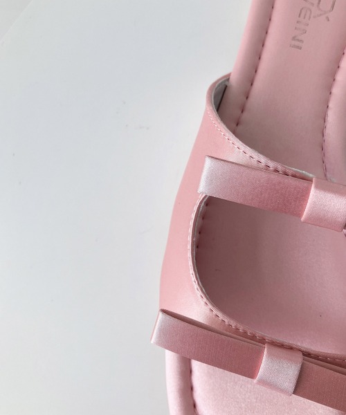 AS KNOW AS plus(アズノゥアズプラス)の「スクエアダブルリボンフラットサンダル【ZOZOTOWN限定アイテム】(サンダル・レディース・ブラック/ピンク/シルバー・M/L)」の21枚目の写真