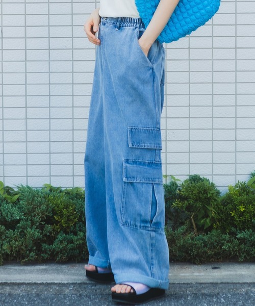 AnNet(アネット)の「【ウエストゴム仕様】 ウォッシュ加工 デニム カーゴパンツ(カーゴパンツ・レディース・ダークグレー/ブルー・4L/3L)」の1枚目の写真