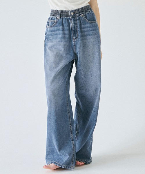 coca（coca）（コカ）の「軽量デニム ウエストゴムパンツ（デニムパンツ・レディース・ライトブルー/ブルー・S/M/L）」の2枚目の写真