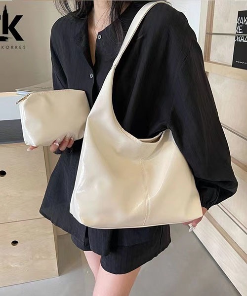 gossip!ロサンゼルス(ゴシップロサンゼルス)の「合成皮革大容量 A4収納可能 通勤バッグ ショルダーバッグ(ショルダーバッグ・レディース・シルバー/ブラック/オフホワイト・FREE)」の13枚目の写真