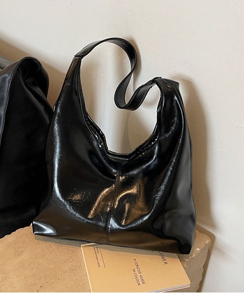 gossip!ロサンゼルス(ゴシップロサンゼルス)の「合成皮革大容量 A4収納可能 通勤バッグ ショルダーバッグ(ショルダーバッグ・レディース・シルバー/ブラック/オフホワイト・FREE)」の22枚目の写真