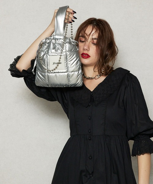 jouetie（ジュエティ）の「【jouetie/ジュエティ】メタリックナイロンキルティング　巾着ショルダーバッグ（ボールチェーンショルダー付）（ショルダーバッグ・レディース・ブラック/シルバー/ピンク/グリーン/ネイビー・FREE）」の8枚目の写真