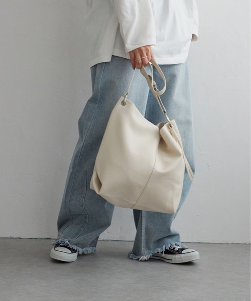 notch.(ノッチ)の「A4ショルダーバッグ(ショルダーバッグ・レディース・ブラック/シルバー/オフホワイト・ONESIZE)」の1枚目の写真