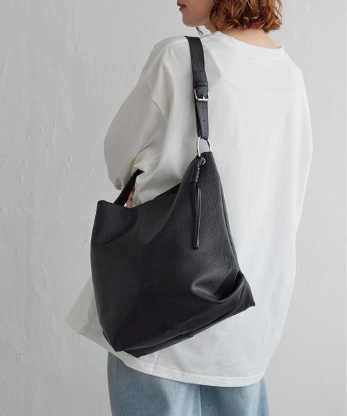 notch.(ノッチ)の「A4ショルダーバッグ(ショルダーバッグ・レディース・ブラック/シルバー/オフホワイト・ONESIZE)」の2枚目の写真