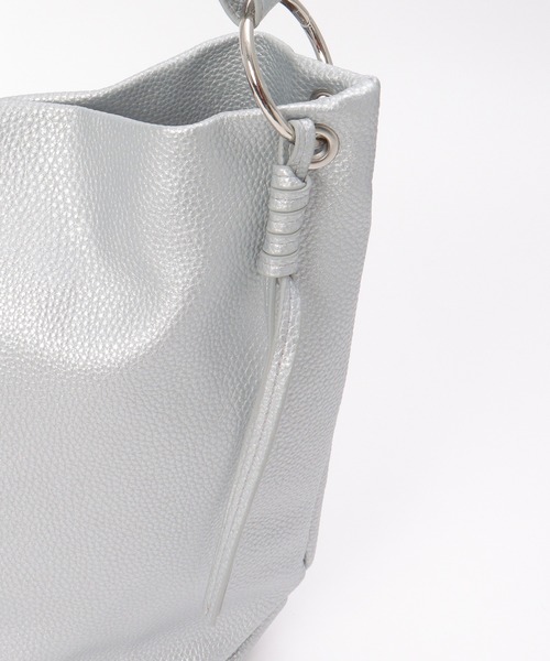 notch.(ノッチ)の「A4ショルダーバッグ(ショルダーバッグ・レディース・ブラック/シルバー/オフホワイト・ONESIZE)」の10枚目の写真