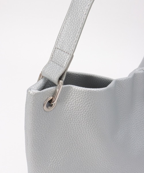 notch.(ノッチ)の「A4ショルダーバッグ(ショルダーバッグ・レディース・ブラック/シルバー/オフホワイト・ONESIZE)」の8枚目の写真