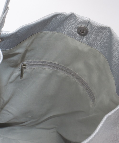 notch.(ノッチ)の「A4ショルダーバッグ(ショルダーバッグ・レディース・ブラック/シルバー/オフホワイト・ONESIZE)」の19枚目の写真