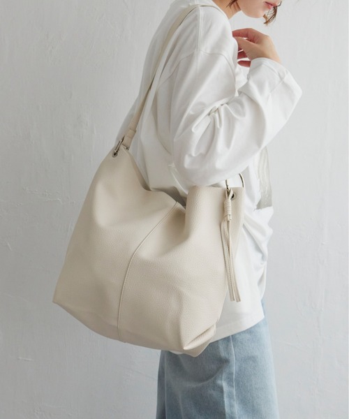 notch.(ノッチ)の「A4ショルダーバッグ(ショルダーバッグ・レディース・ブラック/シルバー/オフホワイト・ONESIZE)」の22枚目の写真