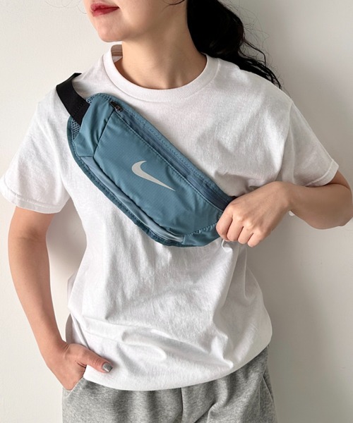 NIKE（ナイキ）の「Nike(ナイキ)/ウエストポーチ ボディバッグ チャレンジャー 2.0 ランニング ウエストパック ラージ（ボディバッグ/ウエストポーチ・メンズ・ブルー/ブラック・FREE）」の8枚目の写真