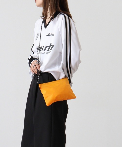 TRUSS(トラス)の「TRUSS リップミニサコッシュ(ショルダーバッグ・メンズ・オレンジ/ホワイト/ブラック/グリーン・F)」の4枚目の写真