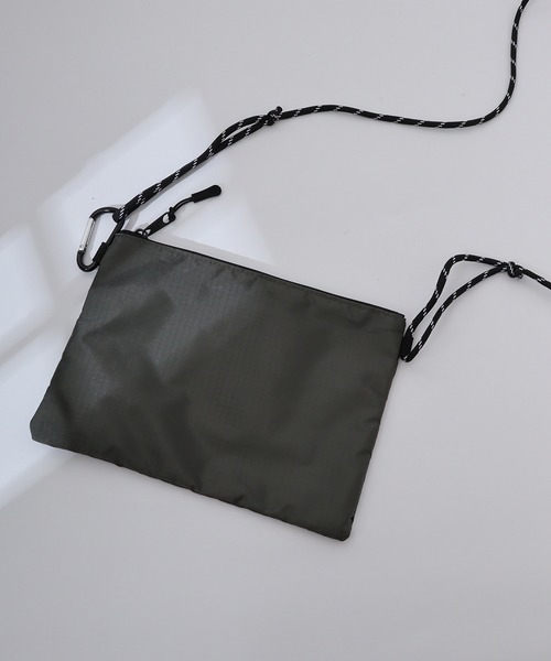 TRUSS(トラス)の「TRUSS リップミニサコッシュ(ショルダーバッグ・メンズ・オレンジ/ホワイト/ブラック/グリーン・F)」の3枚目の写真
