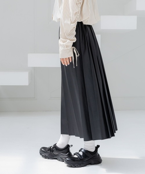 LAKOLE(ラコレ)の「FLプリーツスカート / 140408(スカート・レディース・ブラック/ブラウン・SMALL/MEDIUM)」の3枚目の写真