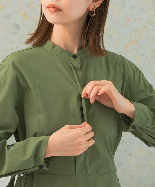 URBAN RESEARCH ROSSO WOMEN(アーバンリサーチ ロッソ)の「ハイネックサイドベルトシャツワンピース(ワンピース・レディース・チャコールグレー/カーキ/ベージュ・FREE)」の17枚目の写真