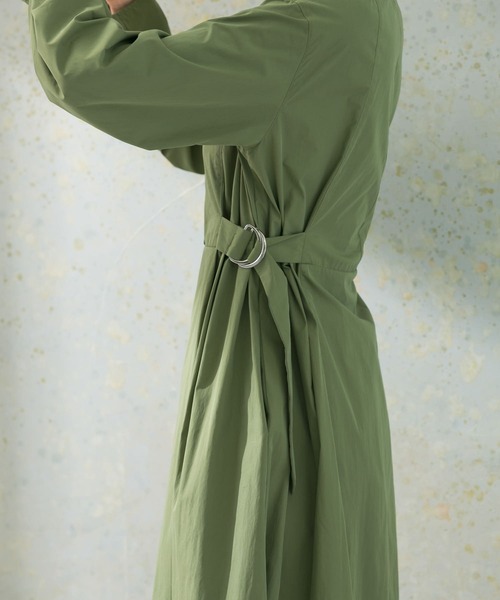 URBAN RESEARCH ROSSO WOMEN(アーバンリサーチ ロッソ)の「ハイネックサイドベルトシャツワンピース(ワンピース・レディース・チャコールグレー/カーキ/ベージュ・FREE)」の21枚目の写真