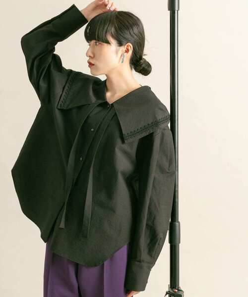 KBF（ケイビーエフ）の「ブレードBIGカラーシャツ（シャツ/ブラウス・レディース・オフホワイト/ブラック・ONE）」の2枚目の写真