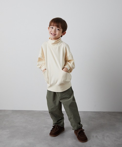 riziere（リジェール）の「モックネックデザインカットソー（Tシャツ/カットソー・キッズ・ブラウン/ブラック/アイボリー・150/140/130/120/110/100/90）」の4枚目の写真