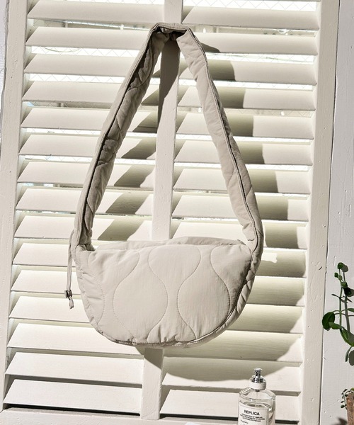 【セール】3-10C7 キルティング 半月型 ギャザー ショルダーバッグ ハンドバッグ（ショルダーバッグ）｜CALIFORNIA OUTFITTERS（カリフォルニア アウトフィッターズ）