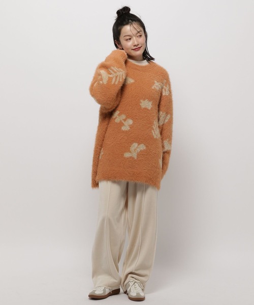 niko and（ニコアンド）の「アート柄シャギーニット