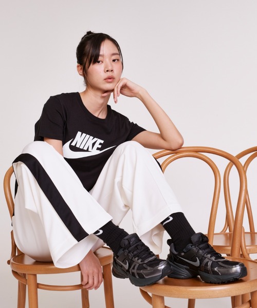 NIKE（ナイキ）の「ナイキ V2K ラン ウィメンズシューズ / Nike V2K Run Women's Shoes FD0736-001 Black（スニーカー・レディース・ブラック・23/22/22.5/23.5/24/24.5/25/25.5/26/26.5/27/27.5/28/28.5/29）」の2枚目の写真