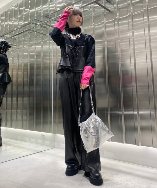 Narcissus(ナルシス)の「バイカラータートルニット オーバーサイズ(ニット/セーター・レディース・ブラック/ホワイト/グレー・FREE)」の16枚目の写真