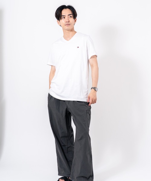 TOMMY HILFIGER(トミーヒルフィガー)の「【Tommy Hilfiger】ユニセックス 半袖Tシャツ Vネック(Tシャツ/カットソー・メンズ・ホワイト/ネイビー/ブラック・S/M/L/XL)」の9枚目の写真