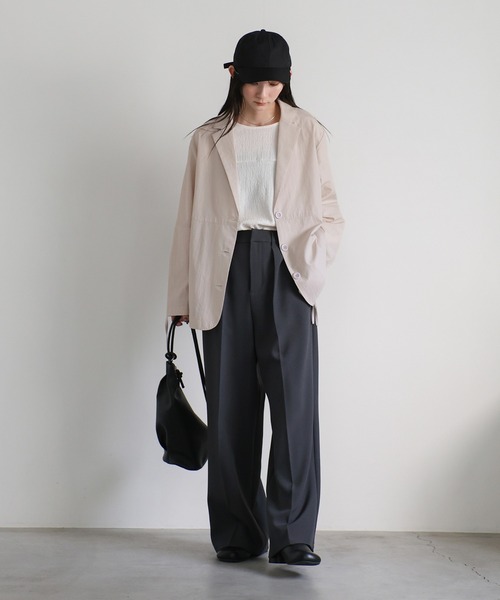 select MOCA(セレクトモカ)の「ギャザースリーブバックスリットジャケット(テーラードジャケット・レディース・ブラック/ベージュ・FREE)」の3枚目の写真