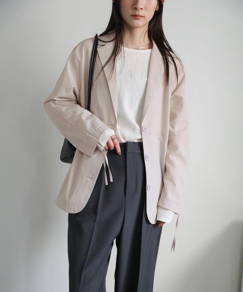 ギャザースリーブバックスリットジャケット（テーラードジャケット