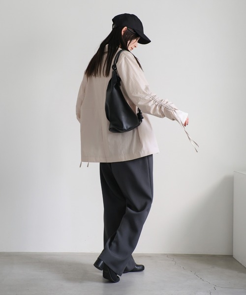 select MOCA(セレクトモカ)の「ギャザースリーブバックスリットジャケット(テーラードジャケット・レディース・ブラック/ベージュ・FREE)」の8枚目の写真