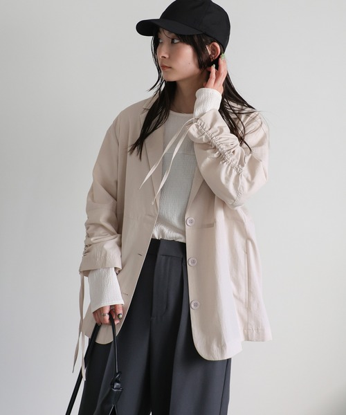 select MOCA(セレクトモカ)の「ギャザースリーブバックスリットジャケット(テーラードジャケット・レディース・ブラック/ベージュ・FREE)」の5枚目の写真