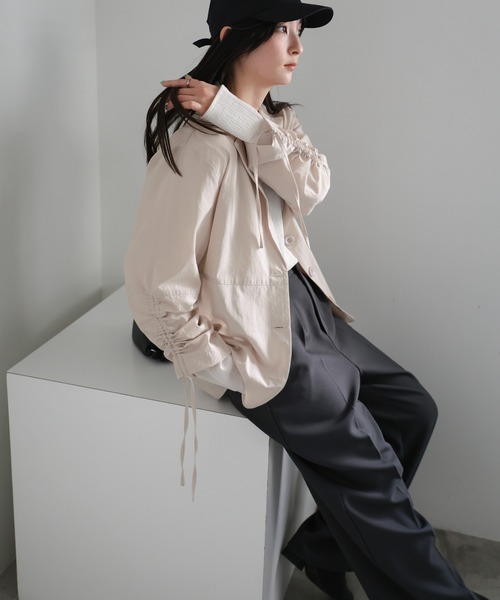 select MOCA(セレクトモカ)の「ギャザースリーブバックスリットジャケット(テーラードジャケット・レディース・ブラック/ベージュ・FREE)」の7枚目の写真