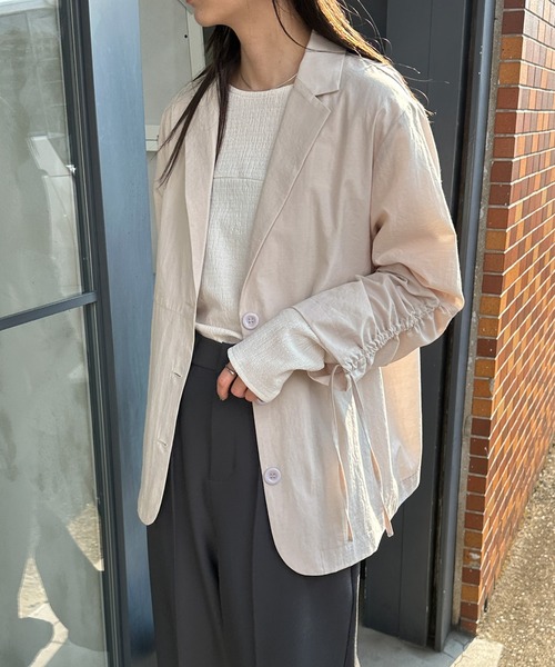 select MOCA(セレクトモカ)の「ギャザースリーブバックスリットジャケット(テーラードジャケット・レディース・ブラック/ベージュ・FREE)」の13枚目の写真