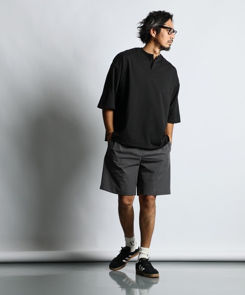 The DUFFER of ST.GEORGE(ザダファーオブセントジョージ)の「COOLMAX 2LAYERS OVER SIZE HENLEY TEE:2層構造 吸水速乾クールマックス オーバーサイズ リラックス ヘンリーTシャツ(Tシャツ/カットソー・メンズ・ホワイト/ブラック/グレイッシュベージュ/ブルーグレー/ダークグリーン・XX-LARGE/X-LARGE/LARGE/MEDIUM/SMALL)」の9枚目の写真