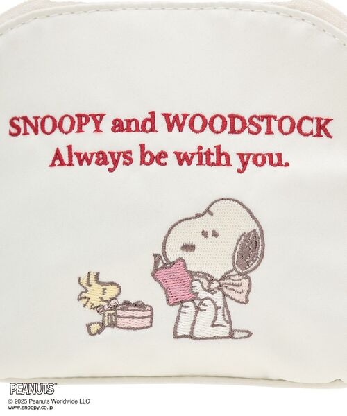 Maison de FLEUR(メゾンドフルール)の「SNOOPYandWOODSTOCK ラウンドポーチ(ポーチ・レディース・ブラック/アイボリー・FREE)」の17枚目の写真