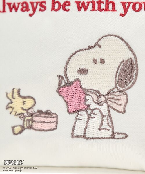 Maison de FLEUR(メゾンドフルール)の「SNOOPYandWOODSTOCK ラウンドポーチ(ポーチ・レディース・ブラック/アイボリー・FREE)」の18枚目の写真