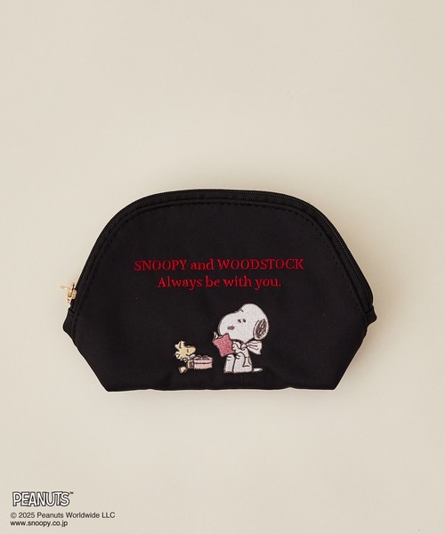 Maison de FLEUR(メゾンドフルール)の「SNOOPYandWOODSTOCK ラウンドポーチ(ポーチ・レディース・ブラック/アイボリー・FREE)」の2枚目の写真