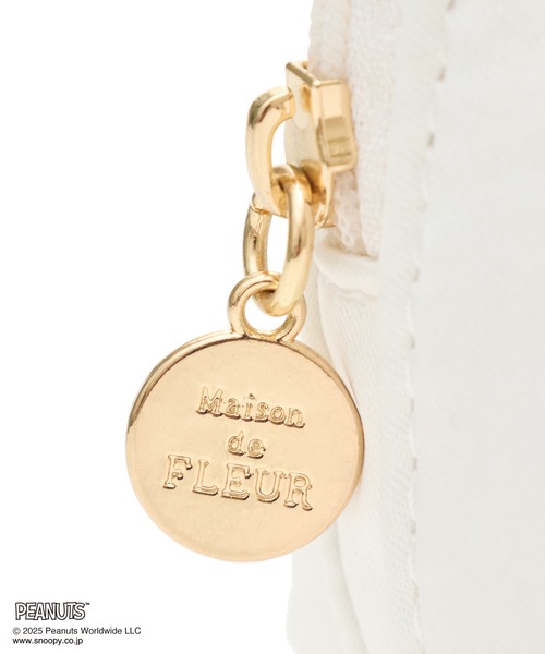 Maison de FLEUR(メゾンドフルール)の「SNOOPYandWOODSTOCK ラウンドポーチ(ポーチ・レディース・ブラック/アイボリー・FREE)」の12枚目の写真